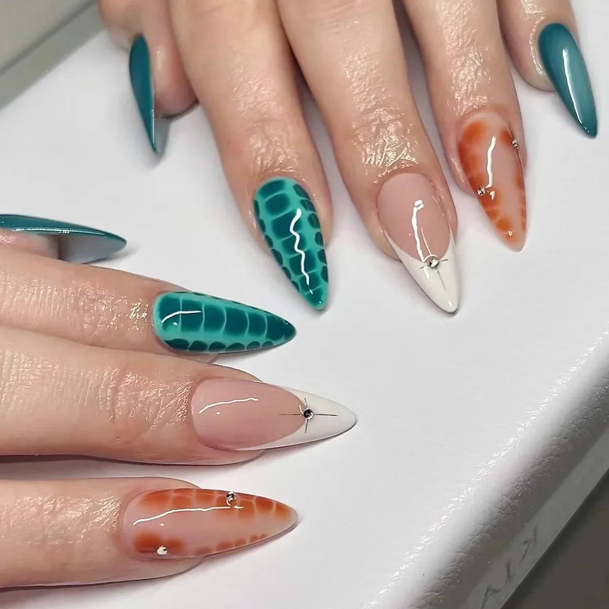 Qsezeny Glam Butterfly Press-On Nails-13