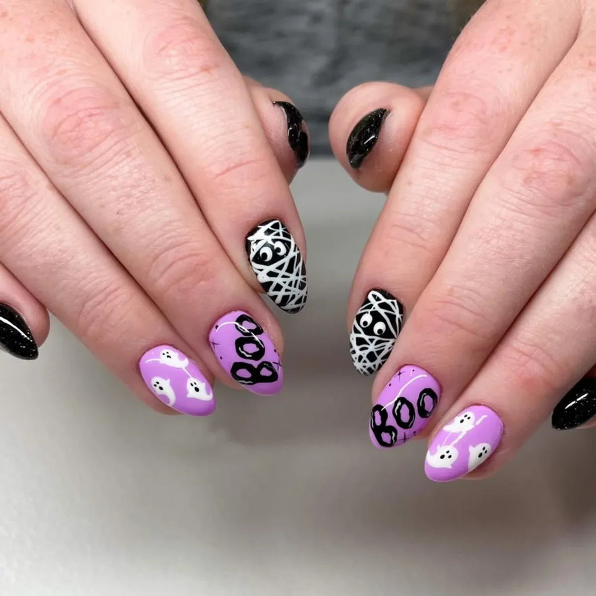 Skull-tastic Press-On Nails-1